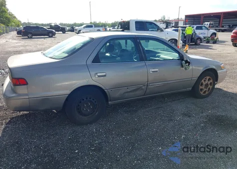 1999 Toyota Camry Le V6 from USA, damaged, VIN 4T1BF28K3XU083415